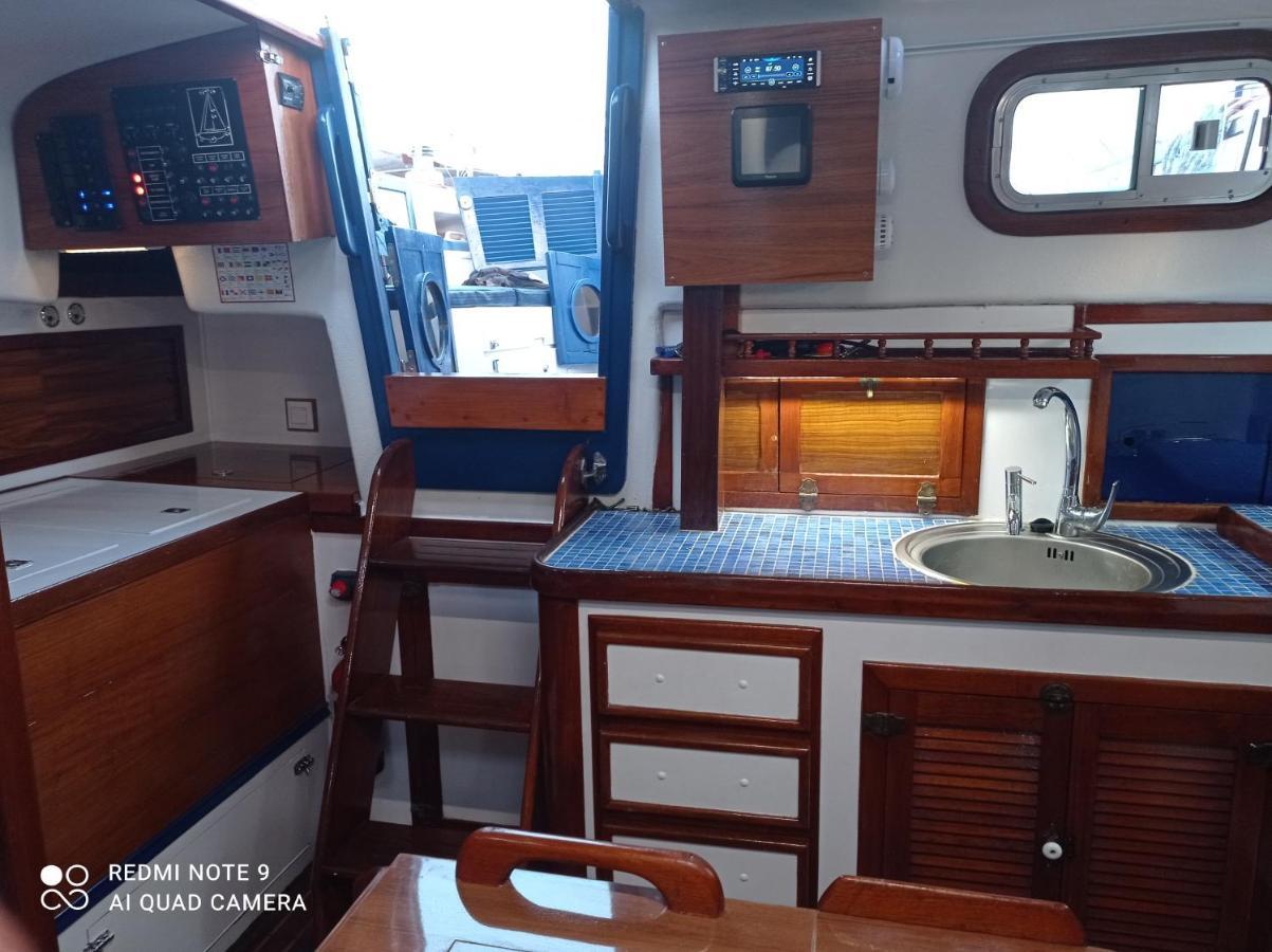 Spacious And Cozy Caribbean Boat In Barcelona With Tour Option Botel *