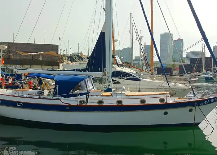 Spacious And Cozy Caribbean Boat In Barcelona With Tour Option