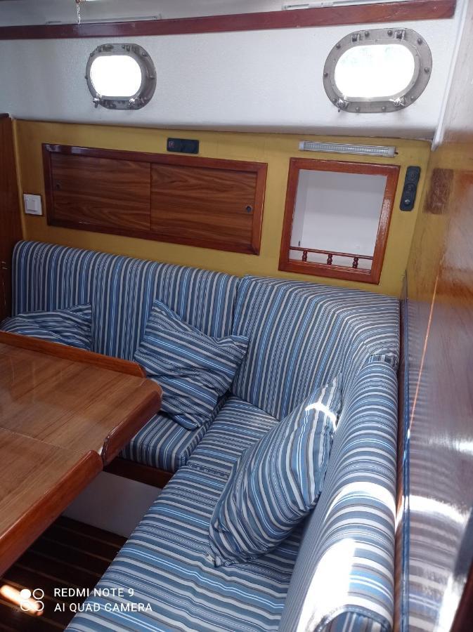 Spacious And Cozy Caribbean Boat In Barcelona With Tour Option *